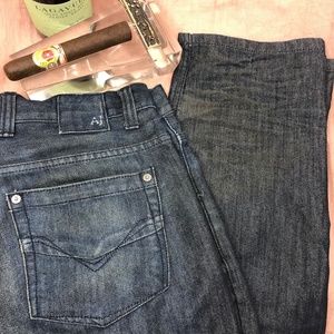 ALEXANDER JULIAN : Colours